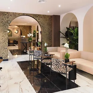 https://azurea.fr-provencehotel.com